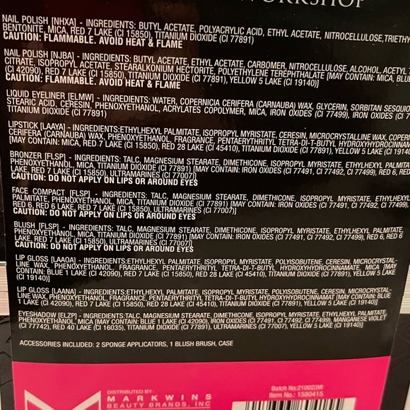 The Color Workshop Makeup Traincase - Picture 8 of 9